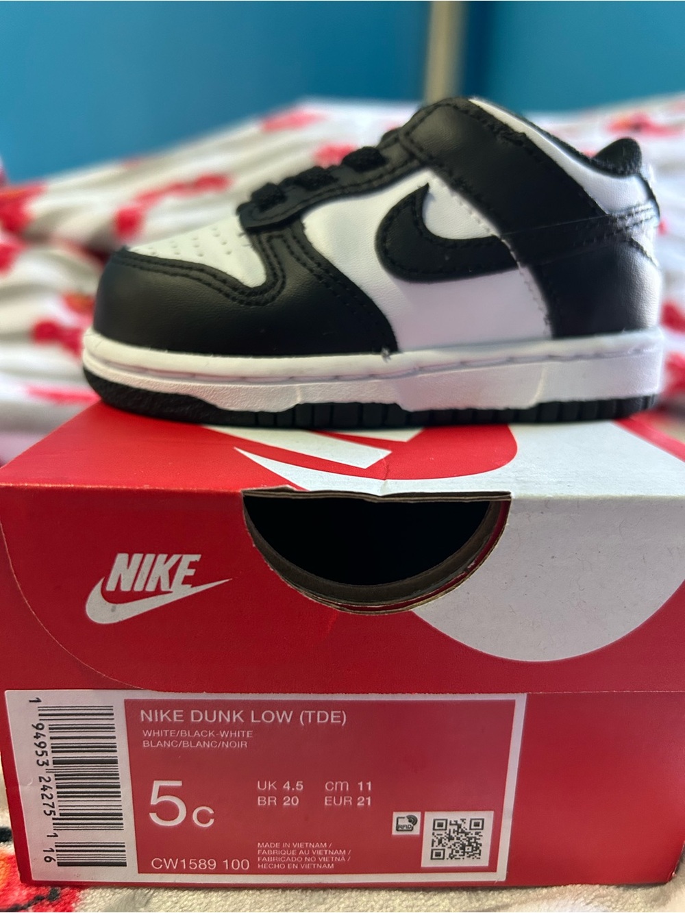 Nike Dunk Low - Picture 2 of 5